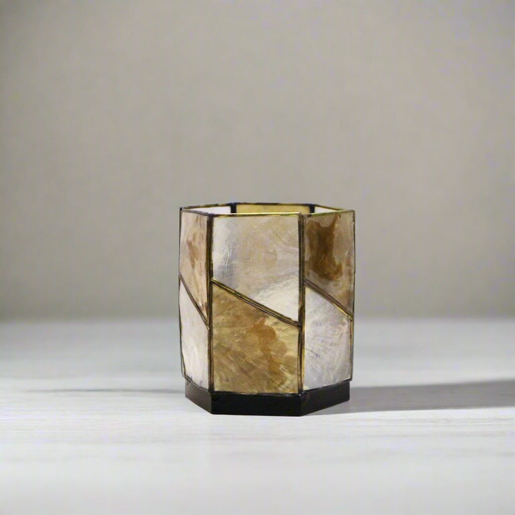 Holder na świeczki typu tealight z muszli kapiz | Geometryczny - heksagonalny