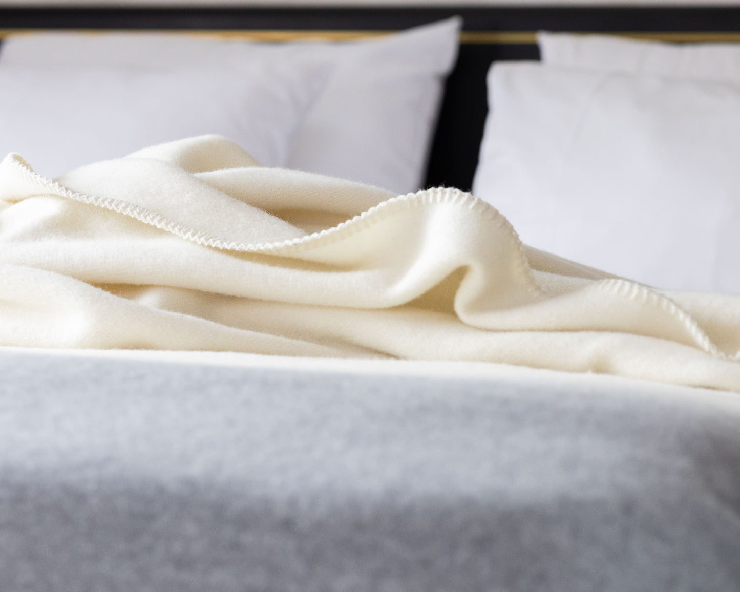 Merino/Cashmere Luxury Double Bed Blanket | MoST - Ivory Mist