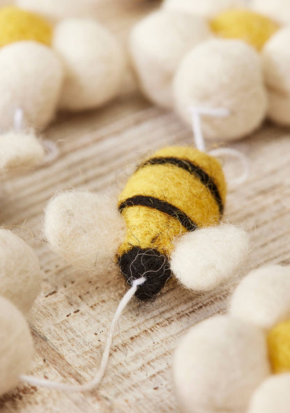 Felt Bee & Daisy Flower Garland