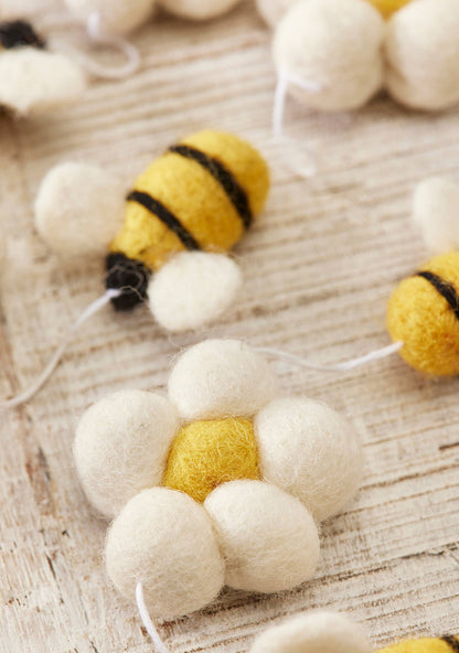 Felt Bee & Daisy Flower Garland